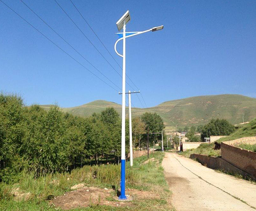 华体会官方版网站登录入口与普通中杆路灯之间的区别